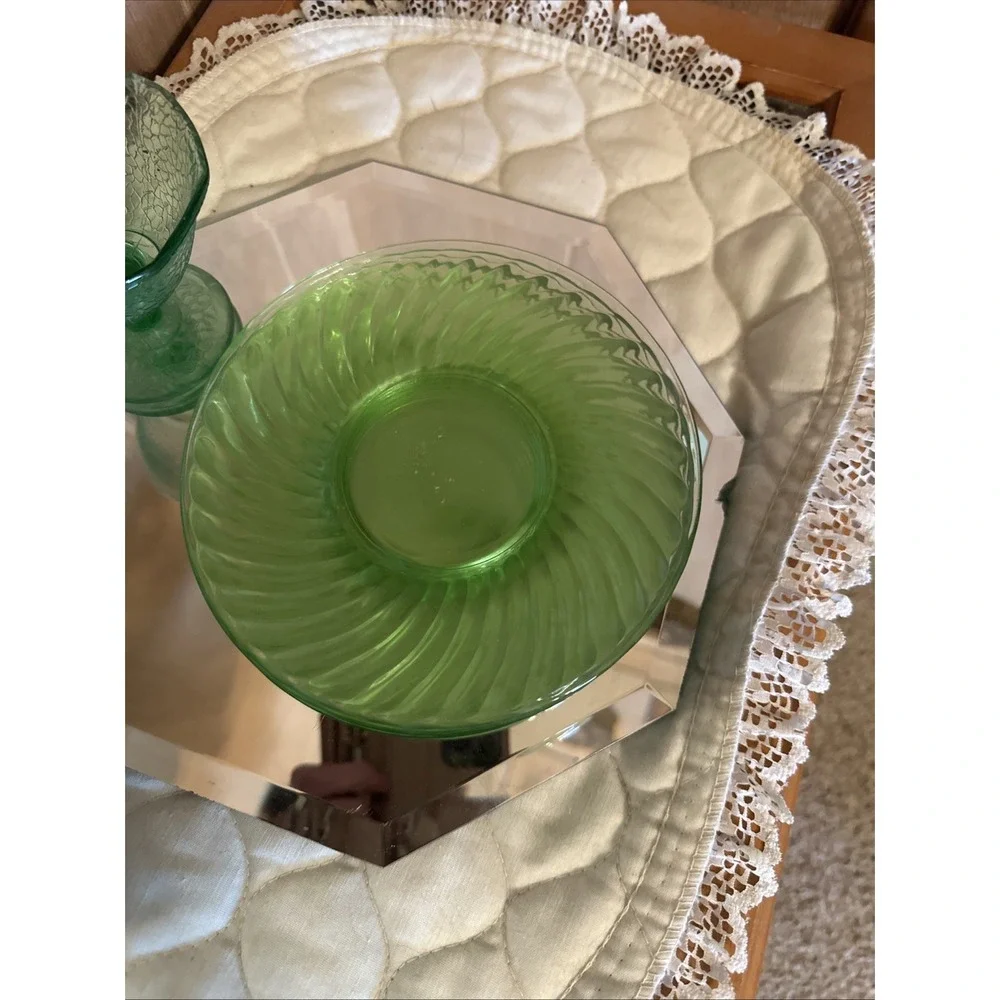 vintage footed sherbet cup made from green crackle vaseline Uranium‎ glass